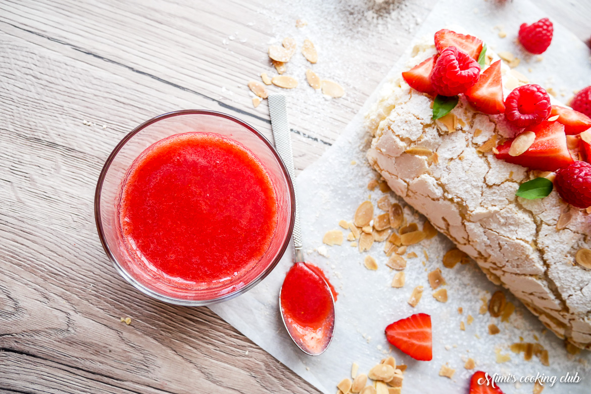 roulade meringuée fraises amandes